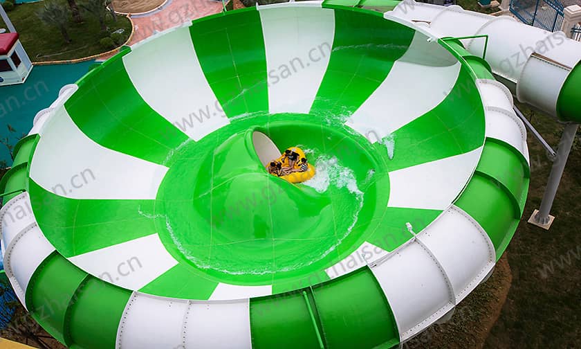 浙江宁波大目湾阿拉的海水上乐园巨兽碗