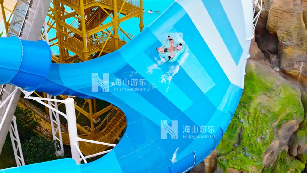 双重风暴，极致竞速——星际盘旋+巨浪翻滚组合引爆水乐园刺激体验