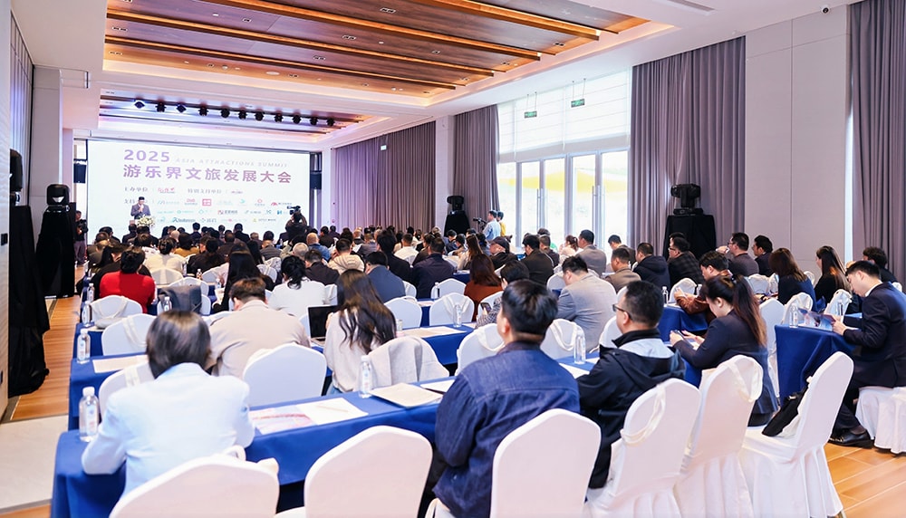 科技铸就非凡体验，专业成就行业标杆——壹号娱乐-com游乐荣膺2025金冠奖“杰出水滑道设备奖”