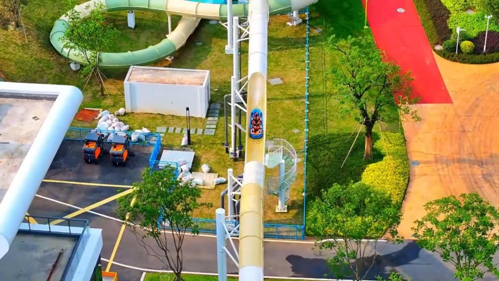 激流过山车｜当速度拥抱水花，掀起水上狂欢盛宴