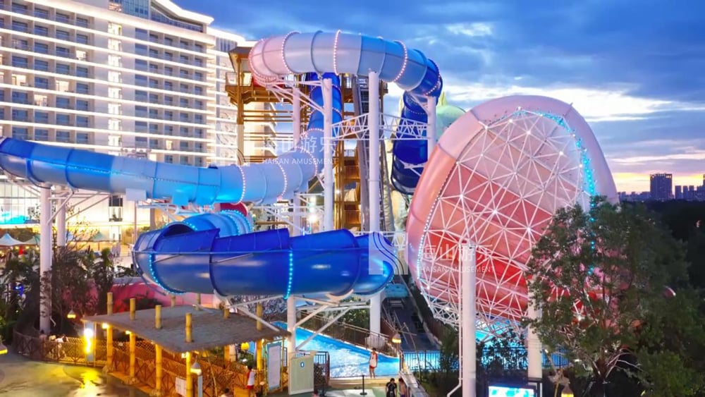 双重风暴，极致竞速——星际盘旋+巨浪翻滚组合引爆水乐园刺激体验