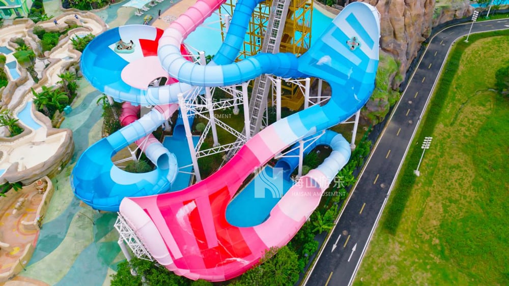 双重风暴，极致竞速——星际盘旋+巨浪翻滚组合引爆水乐园刺激体验