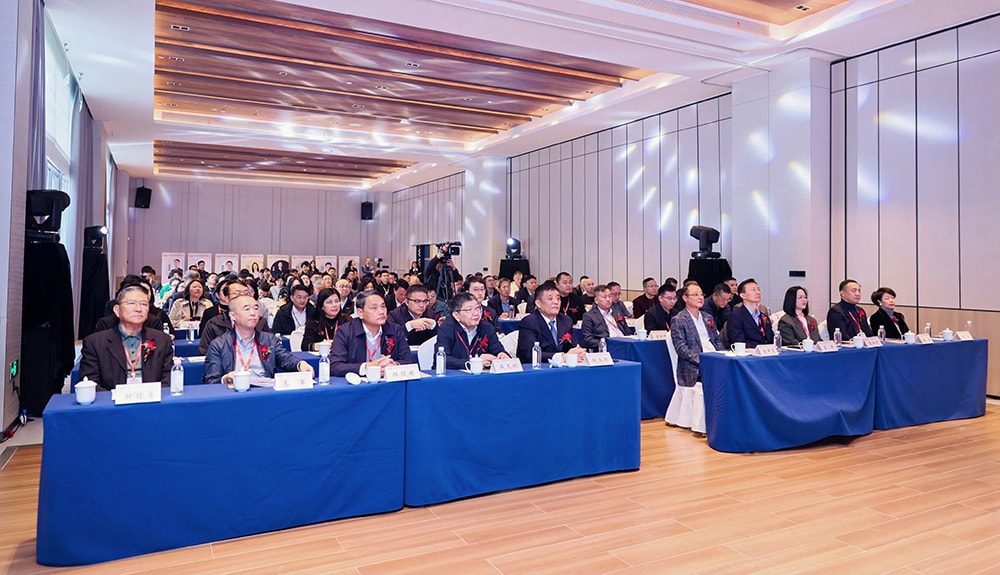 科技铸就非凡体验，专业成就行业标杆——壹号娱乐-com游乐荣膺2025金冠奖“杰出水滑道设备奖”