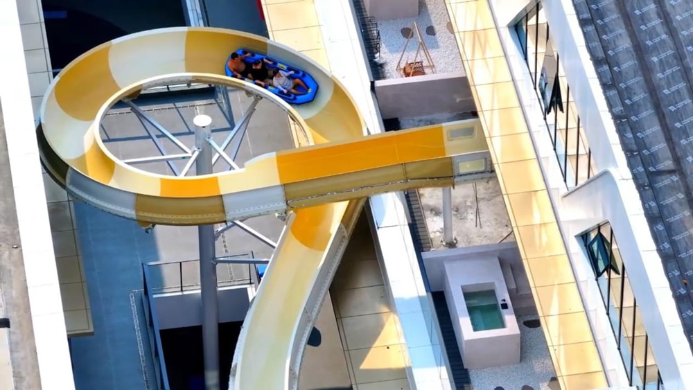 激流过山车｜当速度拥抱水花，掀起水上狂欢盛宴